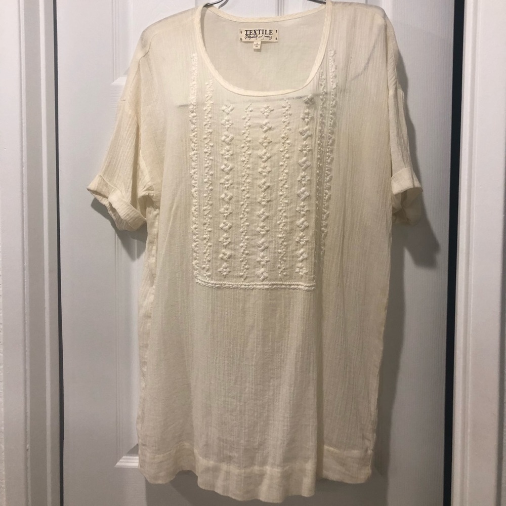Embroidered front top, with roll up sleeves